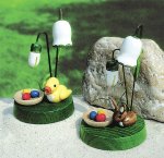 Hase unter Schneeglöckchen