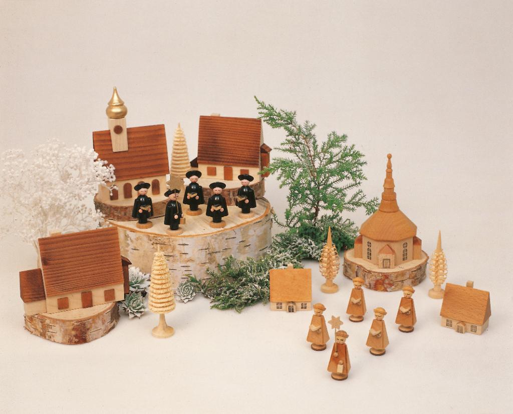 Seiffen carolers natural, 10 pieces.