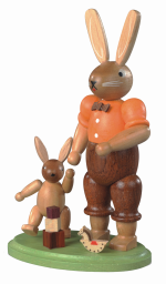Hasenvater mit spielendem Kind
