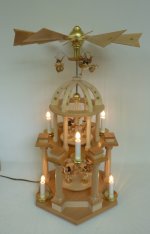 Pyramide, Dom, 2 Etagen, elek. beleuchtet Pyramide, Dom, 2 Etagen, elek. beleuchtet