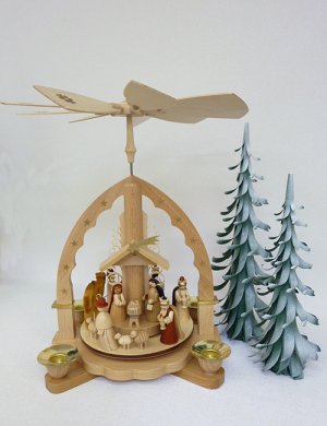 Pyramide Krippe mit Hirten und Königen, hell