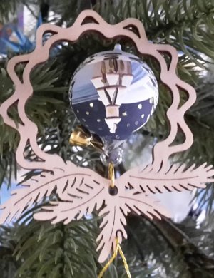 Tree decoration glass ball Seiffner Church, in the branch