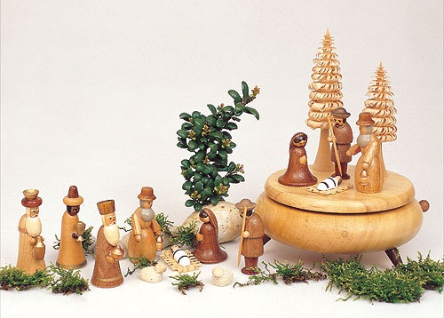 Nativity figurines 9 pieces