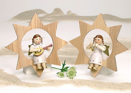 Angel in a star with French horn, without a crown