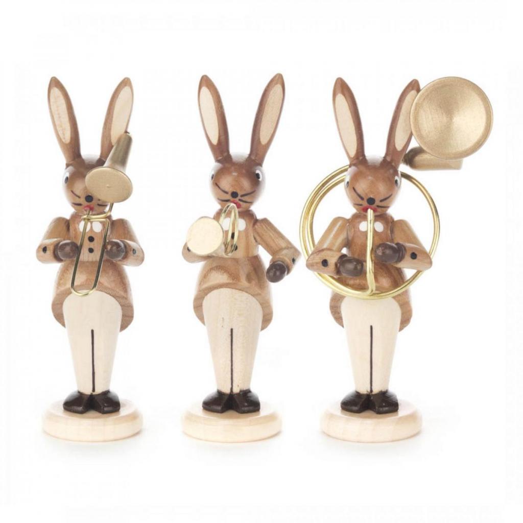 Rabbit trio with trombone, hunting horn and sousaphone, nature