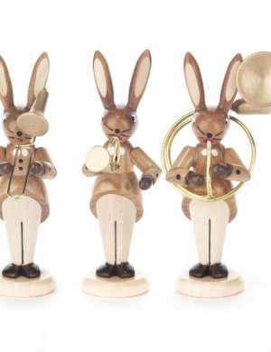 Rabbit trio with trombone, hunting horn and sousaphone, nature