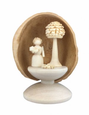 miniatur Flower Child in Walnut Shell, standing