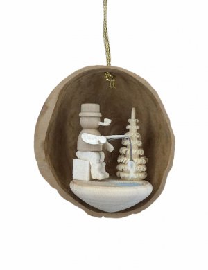 Tree Ornaments Angler in Walnut Shell