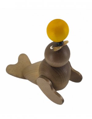 Seal Robbi with yellow ball