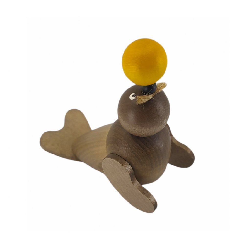 Seal Robbi with yellow ball