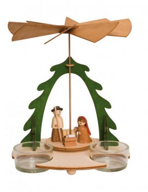 Handicraft set pyramid with nativity figurines