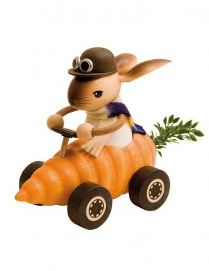 Osterhase im Möhrenauto