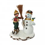 Hubrig Winterkind - boy with snowman