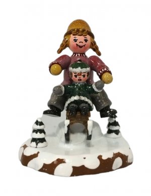 Hubrig Winterkind - girl on sled