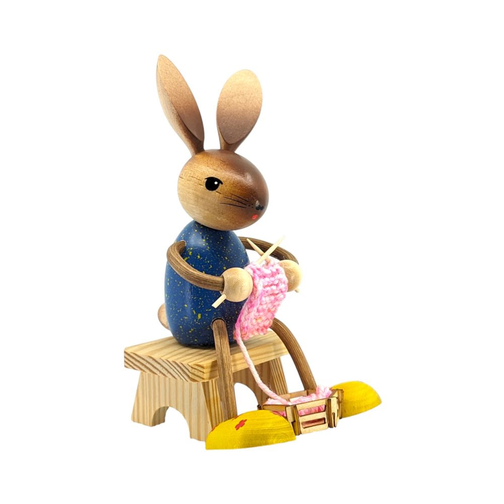 Easter bunny with knitting